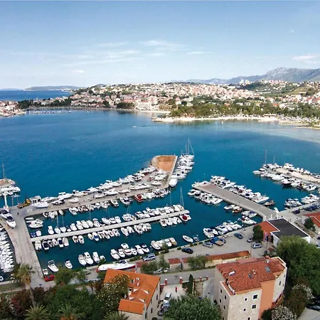 Vakantiehuis Lovely In With House Sea View